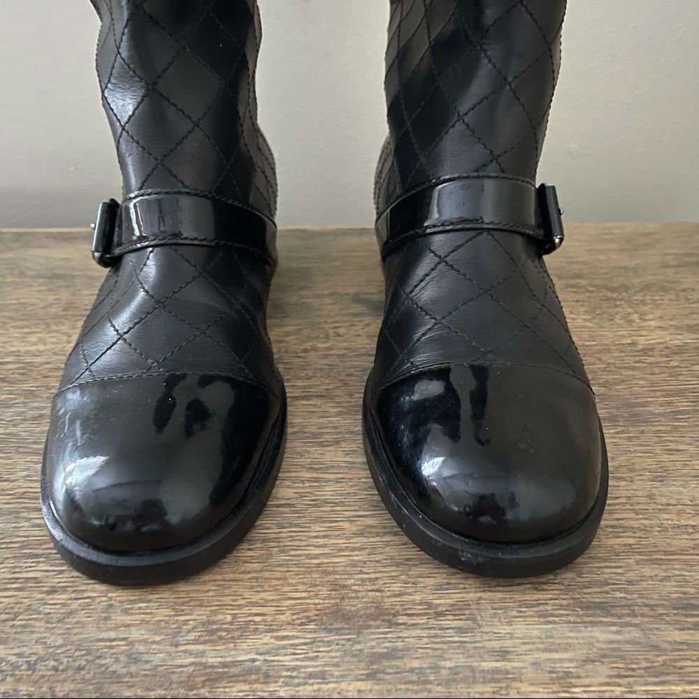 CHANEL black quilted Pull on Patent Leather boots - Picture 5 of 13